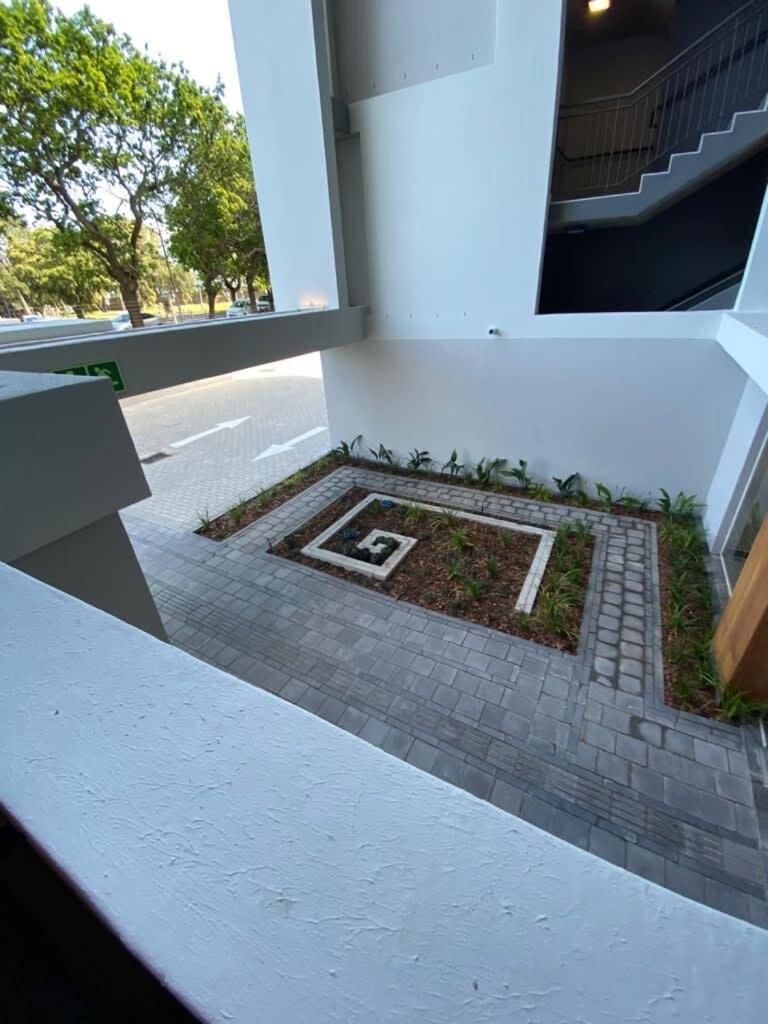 Central Southern Suburbs Leafy Village Neighbourhood ケープタウン エクステリア 写真